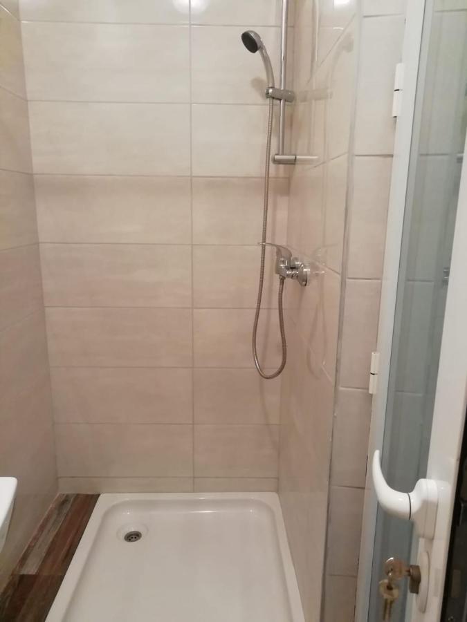 Jona - Dugi Rat - Mali Rat Apartamento Exterior foto
