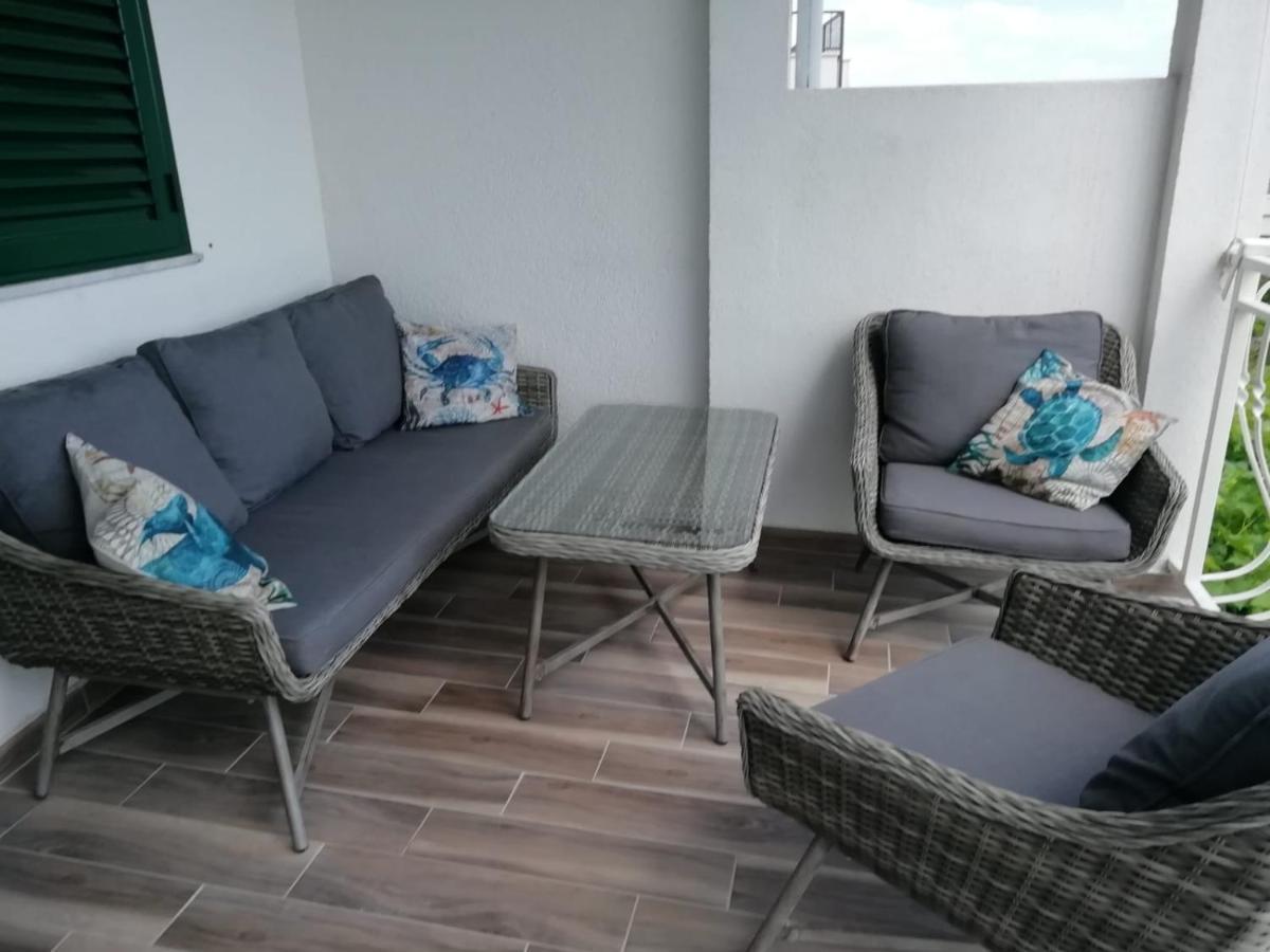 Jona - Dugi Rat - Mali Rat Apartamento Exterior foto