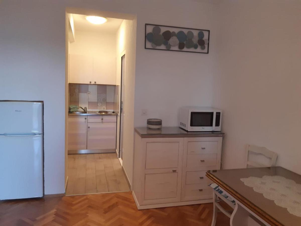 Jona - Dugi Rat - Mali Rat Apartamento Exterior foto