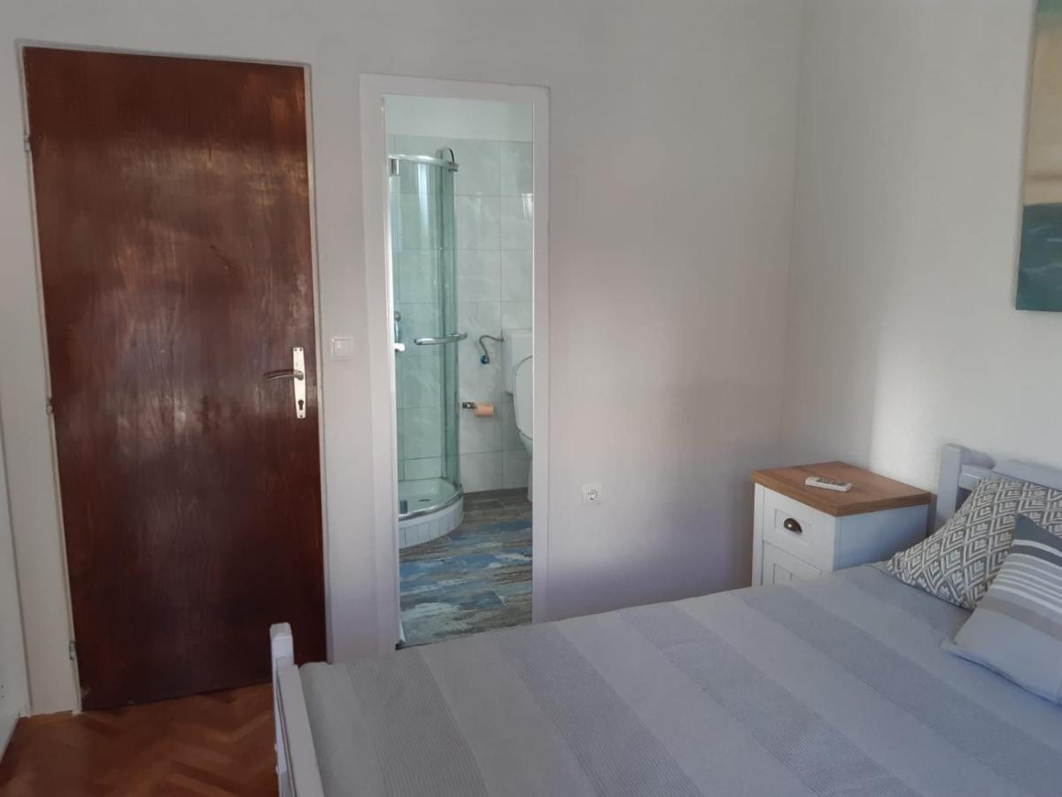 Jona - Dugi Rat - Mali Rat Apartamento Exterior foto
