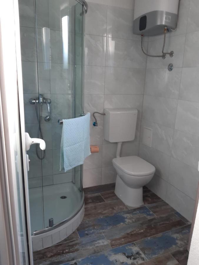 Jona - Dugi Rat - Mali Rat Apartamento Exterior foto
