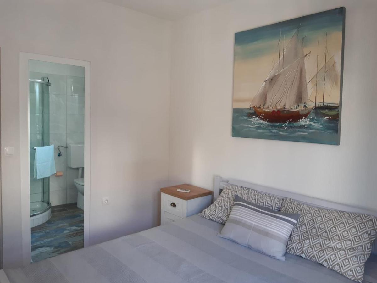 Jona - Dugi Rat - Mali Rat Apartamento Exterior foto