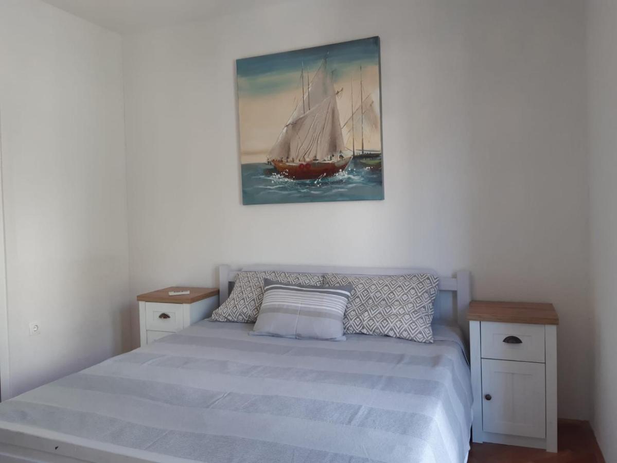 Jona - Dugi Rat - Mali Rat Apartamento Exterior foto